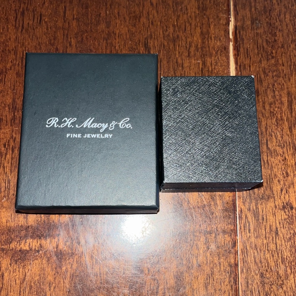 1/10cttw diamond necklace and earring pair